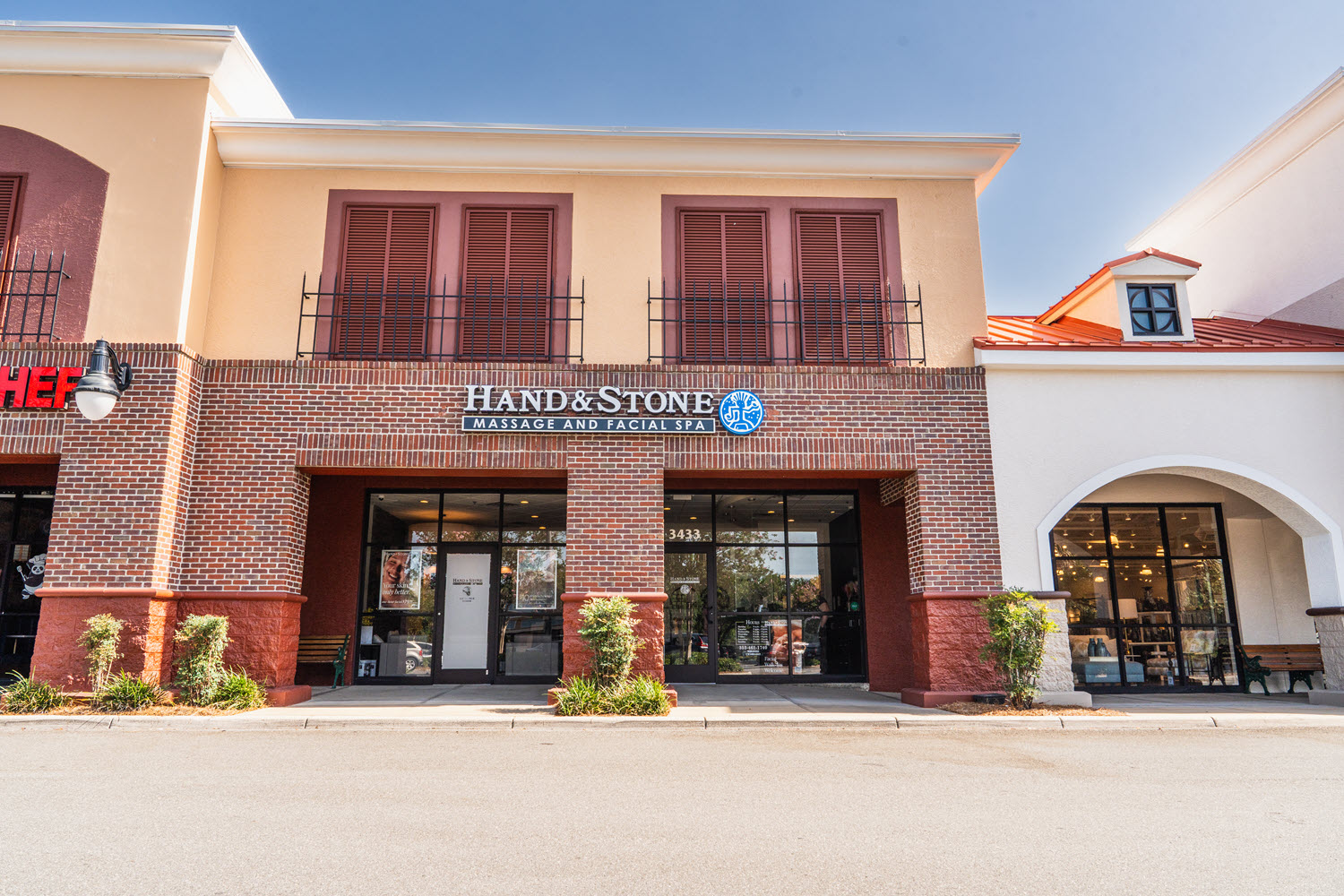 Hand and Stone Soft Southern Trace